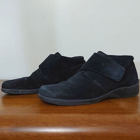 Strictly Comfort black suede velcro boots - Picture 1 of 8